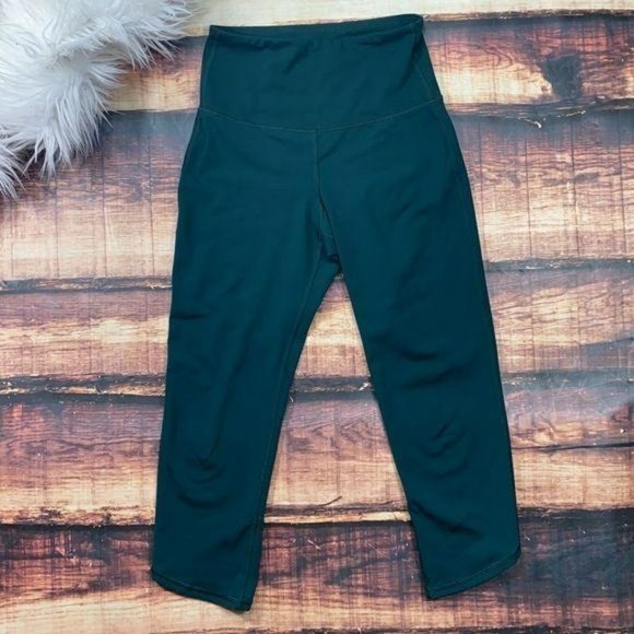 Old Navy Pants - RELISTED Old Navy Active Green Crops